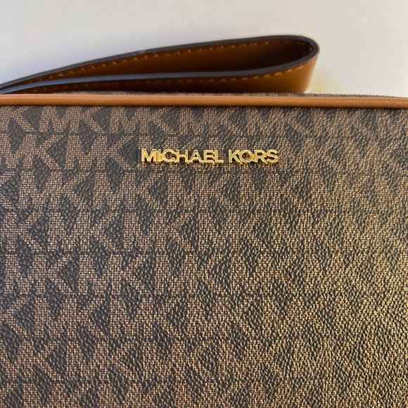 Michael Kors Jet Set Item Medium Travel Pouch Double Zip Wristlet MK Brown - Picture 5 of 13